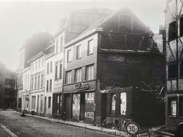 Datei:Kuhstrasse Sued Carl Diris.jpg