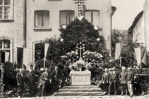 Datei:Fronleichnam um1930 peterstrasse.jpg