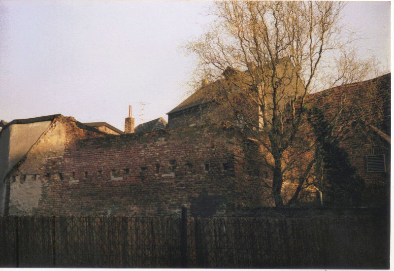 Datei:Moosgasse Lager hinter Ellenstr37 1990.jpg