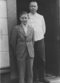 Heinrich Hermans mit Sohn Karl-Heinz Ende 1944.jpg