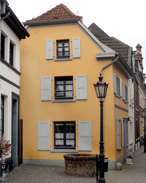 Datei:Neustraße 22 seitlich.jpg