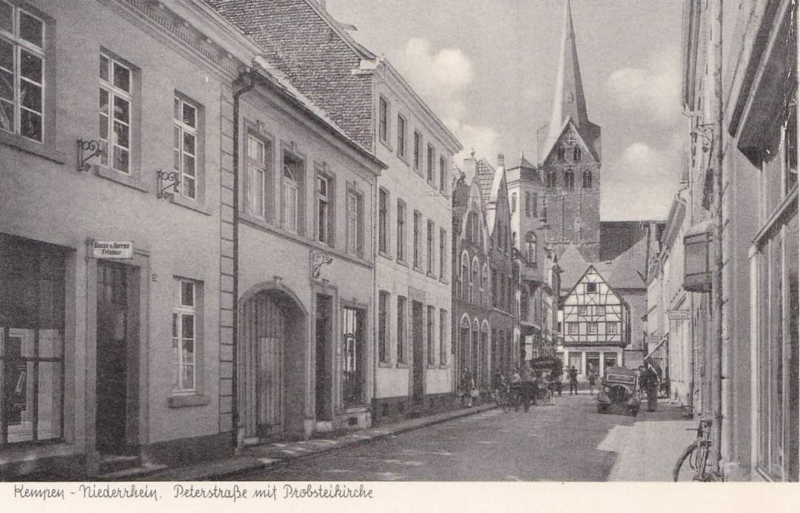 Datei:Peterstraße mit Probsteikirche.png