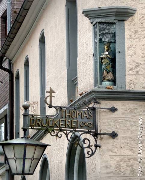 Datei:Ausleger Thomasbücherei.jpg