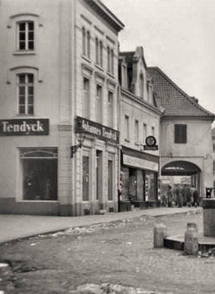Datei:Markt-26-27-um-1944.jpg