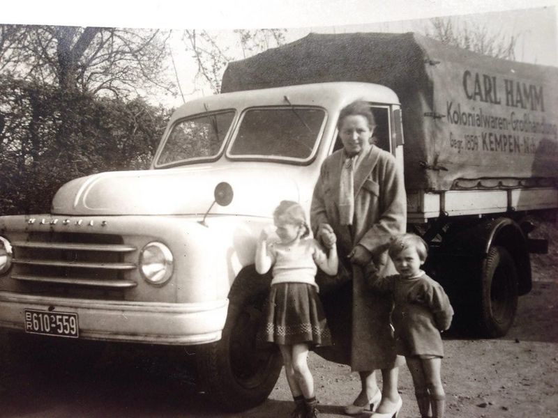 Datei:Hanomag mit Gerta Hamm.jpg