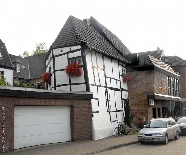 Datei:Hinterhaus 35 Orsaystraße 2014.jpg