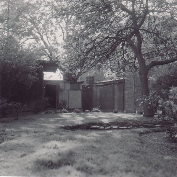 Datei:Garten mit links Kühlhaus Heisters.JPG