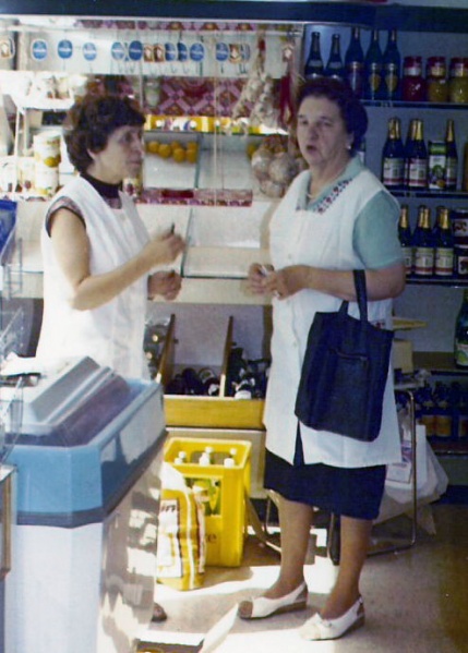 Datei:Frau Heinen mit Gerta Hamm.jpg