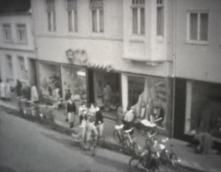 Datei:Kaufhaus Lamp Engerstraße.JPG