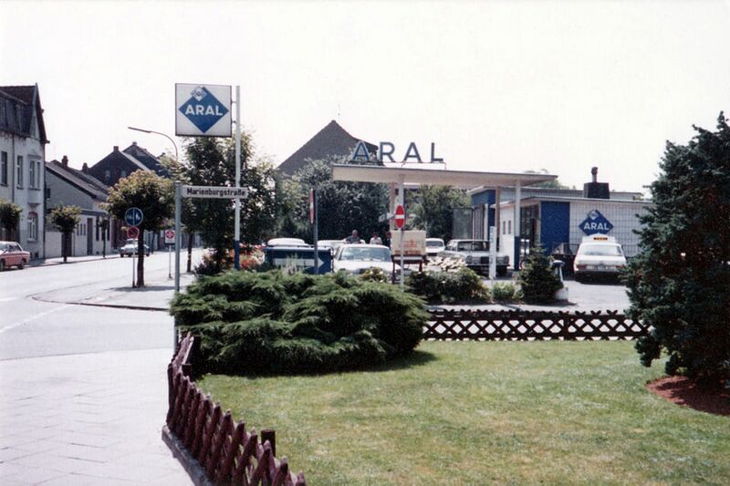 Datei:ARAL St Töniser Strasse.jpg